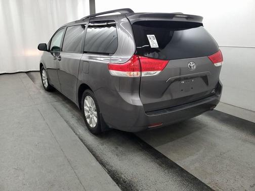 2014 Toyota Sienna LE