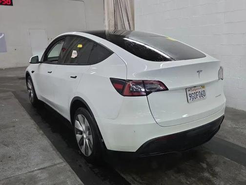 Pearl White Multi-Coat 2023 Tesla Model Y Long Range Dual Motor All-Wheel Drive