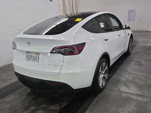 Pearl White Multi-Coat 2023 Tesla Model Y Long Range Dual Motor All-Wheel Drive