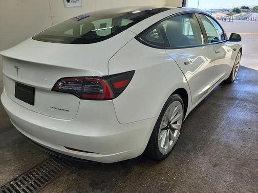 Pearl White Multi-Coat 2022 Tesla Model 3 Long Range