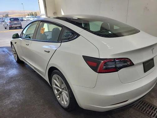 Pearl White Multi-Coat 2022 Tesla Model 3 Long Range