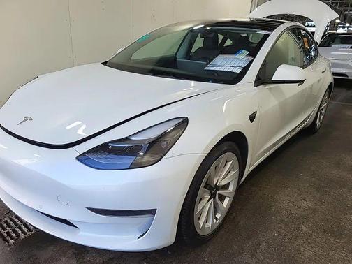 Pearl White Multi-Coat 2022 Tesla Model 3 Long Range