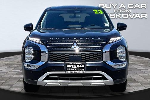 Labrador Black Pearl 2023 Mitsubishi Outlander SE S-AWC