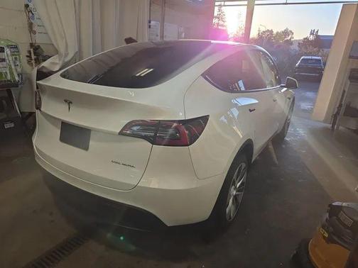 Pearl White Multi-Coat 2022 Tesla Model Y Long Range Dual Motor All-Wheel Drive