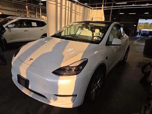 Pearl White Multi-Coat 2022 Tesla Model Y Long Range Dual Motor All-Wheel Drive