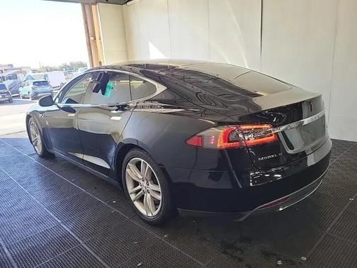2015 Tesla Model S 90D