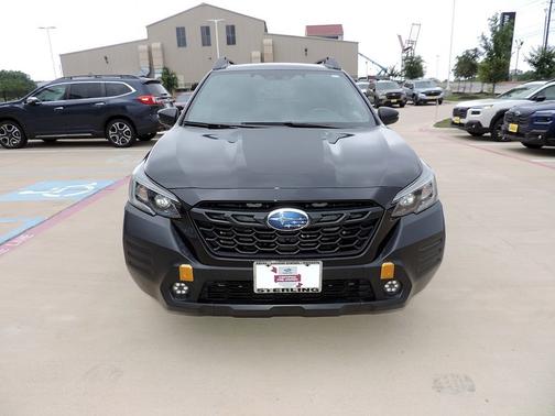 Crystal Black Silica 2023 Subaru Outback Wilderness