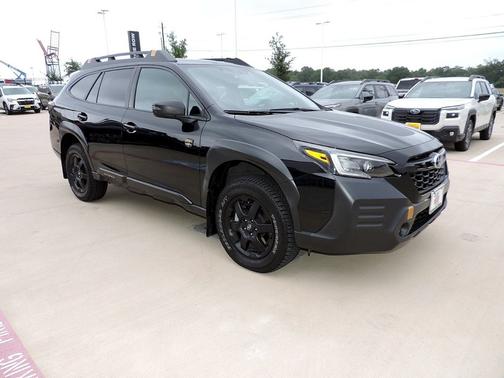 Crystal Black Silica 2023 Subaru Outback Wilderness