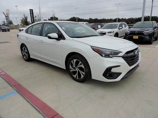 Crystal White Pearl 2025 Subaru Legacy Premium