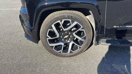 2025 Chevrolet Silverado EV RST