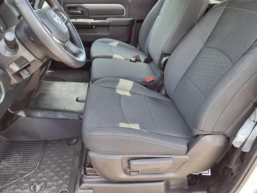 2025 RAM 3500 Tradesman Regular Cab 4x2 8' Box