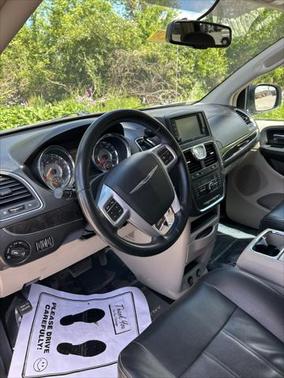2013 Chrysler Town & Country Touring