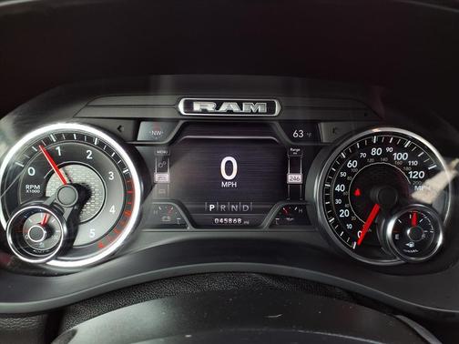 2020 RAM 2500 Laramie Crew Cab 4X4 6'4' Box