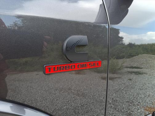 2020 RAM 2500 Laramie Crew Cab 4X4 6'4' Box