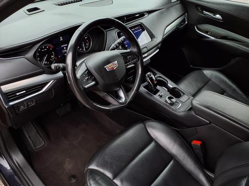 2023 Cadillac XT4 Premium Luxury