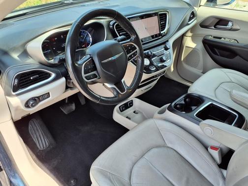 2021 Chrysler Pacifica Hybrid Touring L