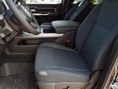 2025 RAM 2500 Big Horn Crew Cab 4x4 6'4' Box