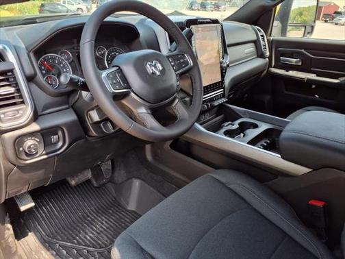 2025 RAM 2500 Big Horn Crew Cab 4x4 6'4' Box