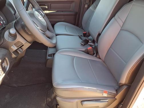 2025 RAM 2500 Tradesman Crew Cab 4x4 8' Box