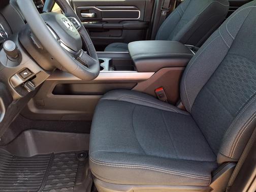 2025 RAM 2500 Big Horn Crew Cab 4x4 6'4' Box