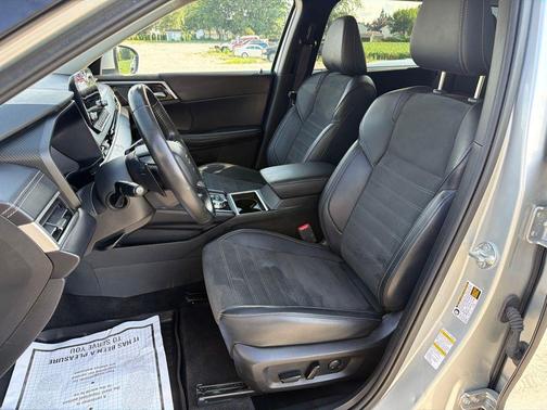 Mercury Gray Metallic 2024 Mitsubishi Outlander SE