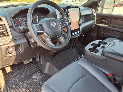 2025 RAM 2500 Tradesman Crew Cab 4x4 8' Box