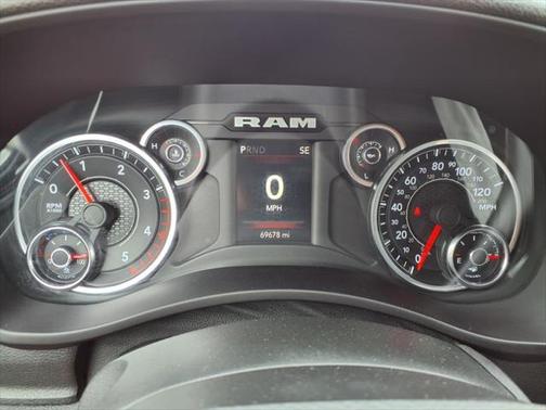 2022 RAM 3500 Big Horn Crew Cab 4x4 8' Box