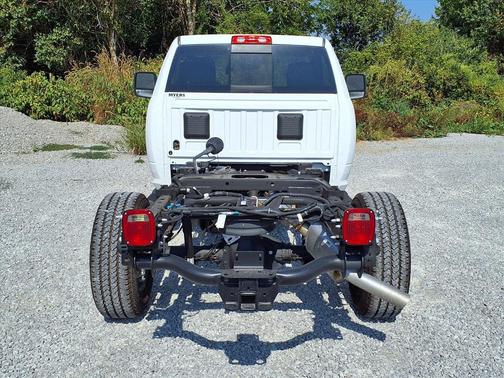 2025 RAM 3500 Tradesman Regular Cab 4x2 8' Box