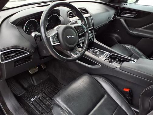 2018 Jaguar F-PACE 25t R-Sport
