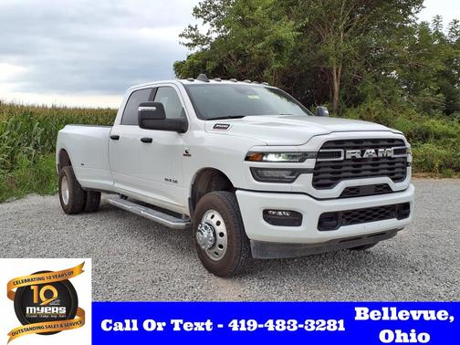2025 RAM 3500 Lone Star Crew Cab 4x4 8' Box