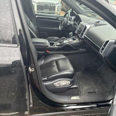 2017 Porsche Cayenne Platinum Edition