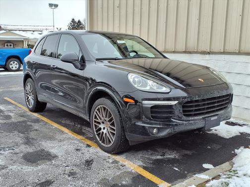 2017 Porsche Cayenne Platinum Edition