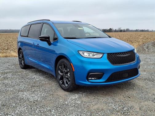 Hydro Blue Pearlcoat 2026 Chrysler Pacifica Select