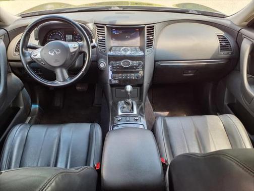 2017 INFINITI QX70 Base