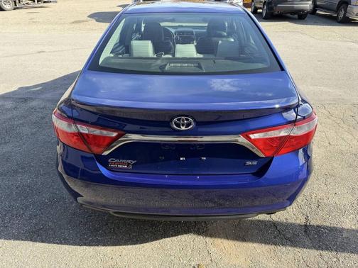 Blue Crush Metallic 2016 Toyota Camry SE