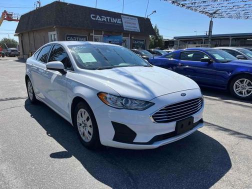 Photo 4 of 44 of 2019 Ford Fusion S