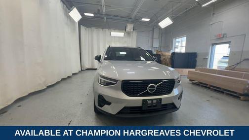 2024 Volvo XC40 B5 Core Dark Theme