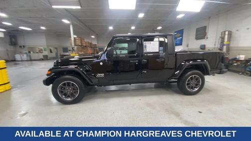 Black Clearcoat 2023 Jeep Gladiator Overland