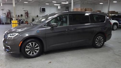 2022 Chrysler Pacifica Hybrid Touring L