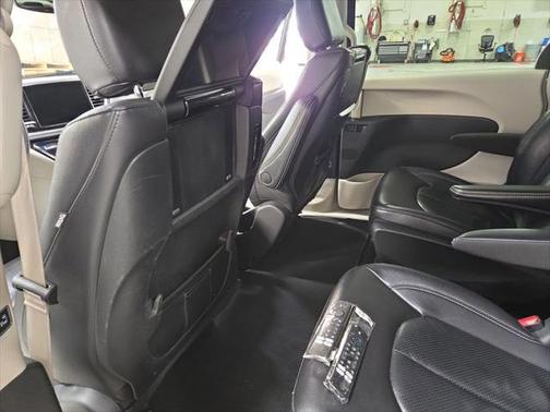 2022 Chrysler Pacifica Hybrid Touring L