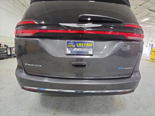 2022 Chrysler Pacifica Hybrid Touring L