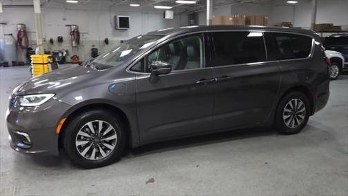 2022 Chrysler Pacifica Hybrid Touring L