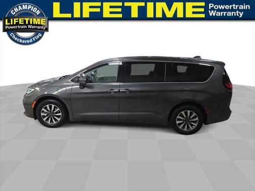 2022 Chrysler Pacifica Hybrid Touring L