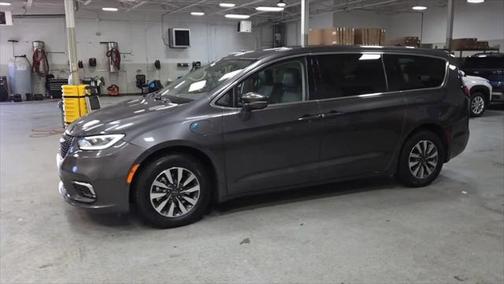2022 Chrysler Pacifica Hybrid Touring L