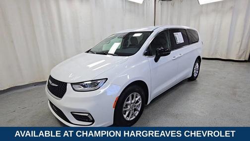 Bright White Clearcoat 2024 Chrysler Pacifica Touring L