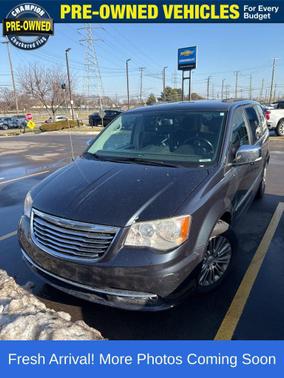 2014 Chrysler Town & Country Touring-L