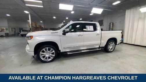 Iridescent Pearl Tricoat 2023 Chevrolet Silverado 1500 High Country