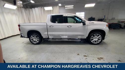 Iridescent Pearl Tricoat 2023 Chevrolet Silverado 1500 High Country