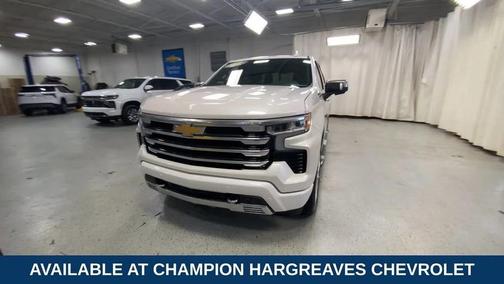 Iridescent Pearl Tricoat 2023 Chevrolet Silverado 1500 High Country