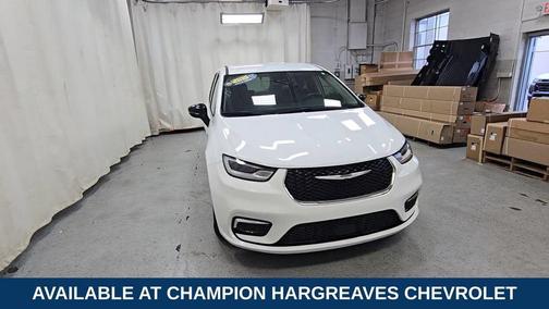 Bright White Clearcoat 2024 Chrysler Pacifica Touring L